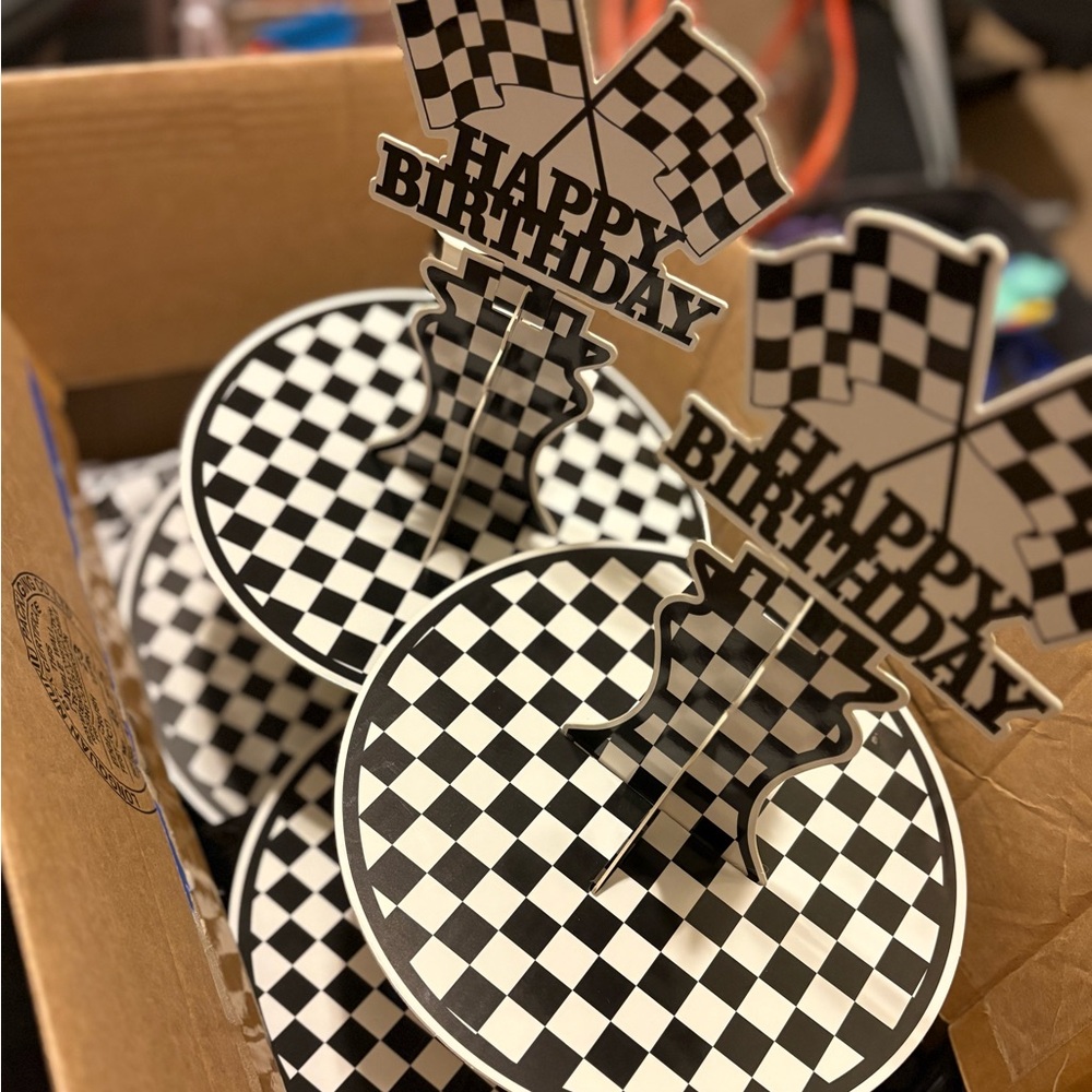 Checkered birthday party decor bundle - Picture 2 of 7